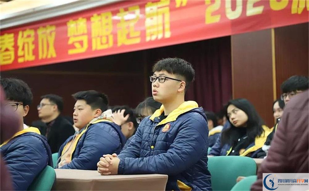 成都西雅美途外國(guó)語(yǔ)聯(lián)合學(xué)校2020年外地生學(xué)費(fèi)是多少？
