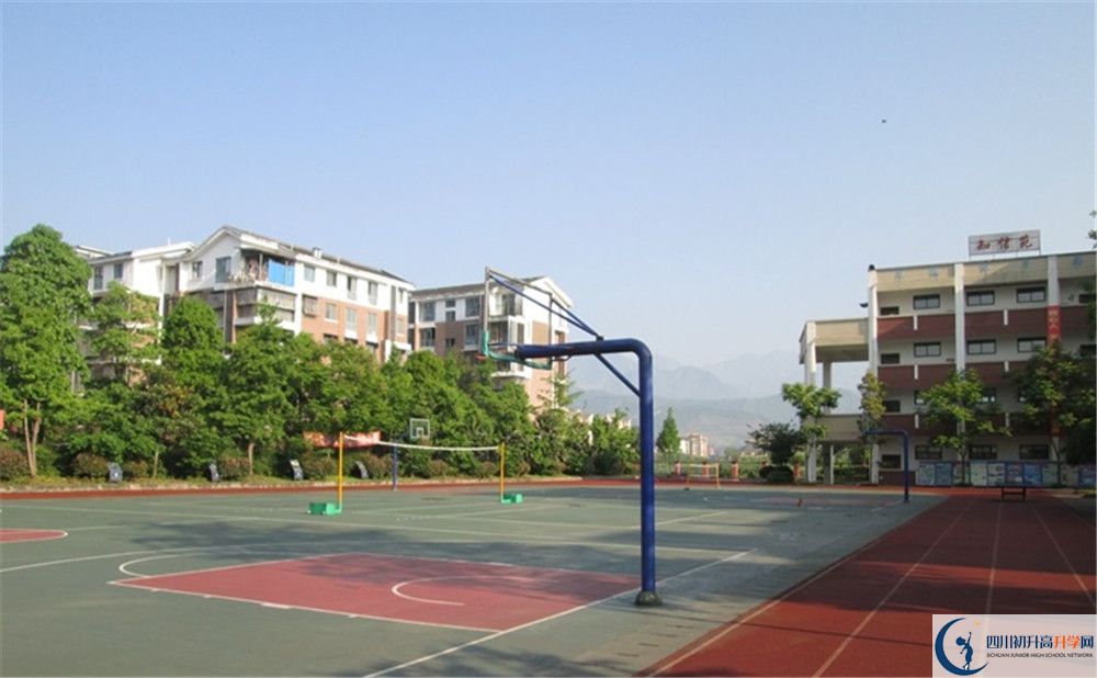 都江堰育才學(xué)校的高中住宿怎么樣？