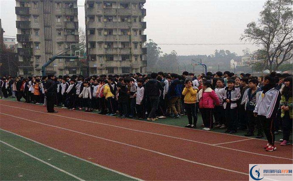 高板中學(xué)2020年外地生學(xué)費(fèi)是多少？
