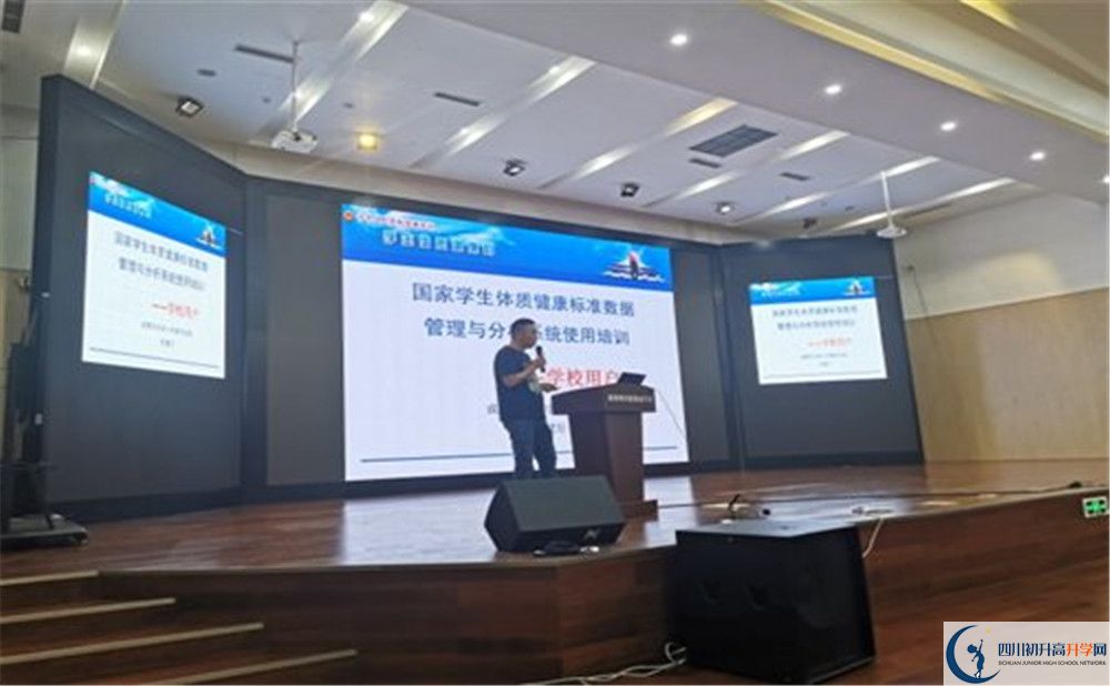 成都教科院附屬學校平行班與實驗班差多少？