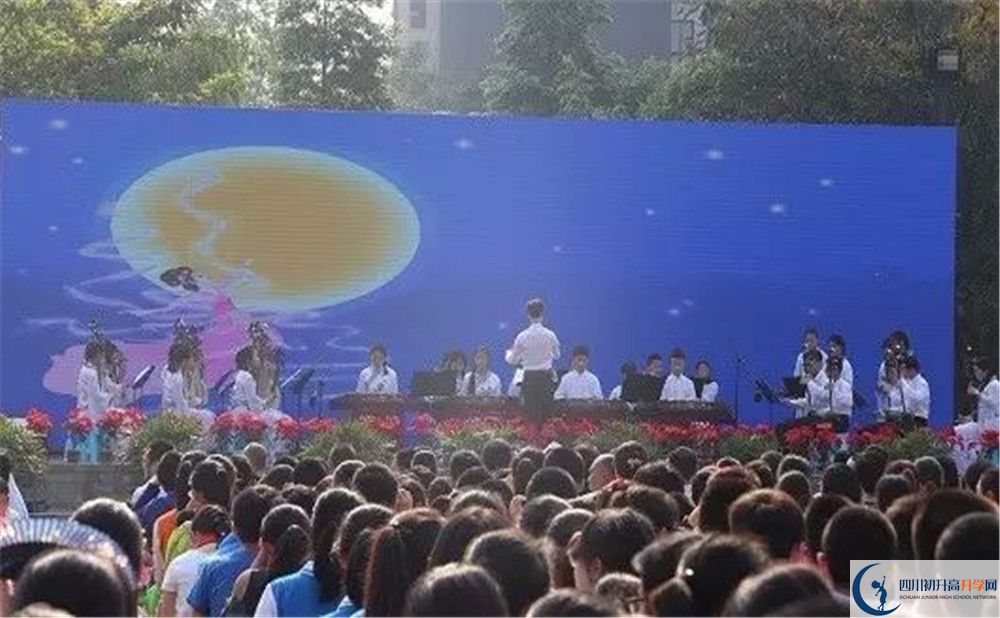 成都三十七中是私立還是公立學(xué)校？