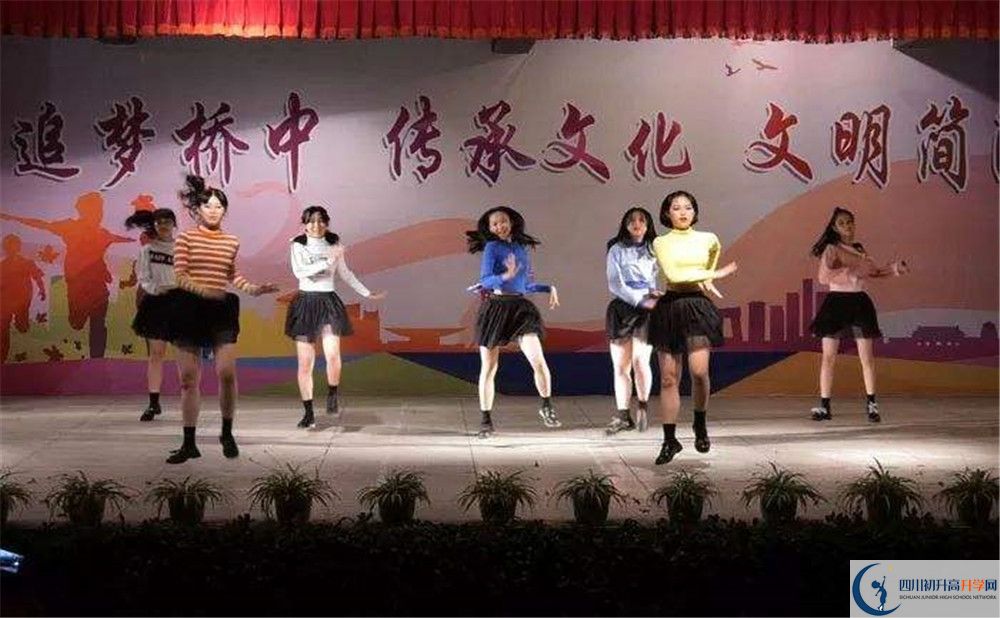 簡(jiǎn)陽(yáng)石橋中學(xué)平行班與實(shí)驗(yàn)班差多少？