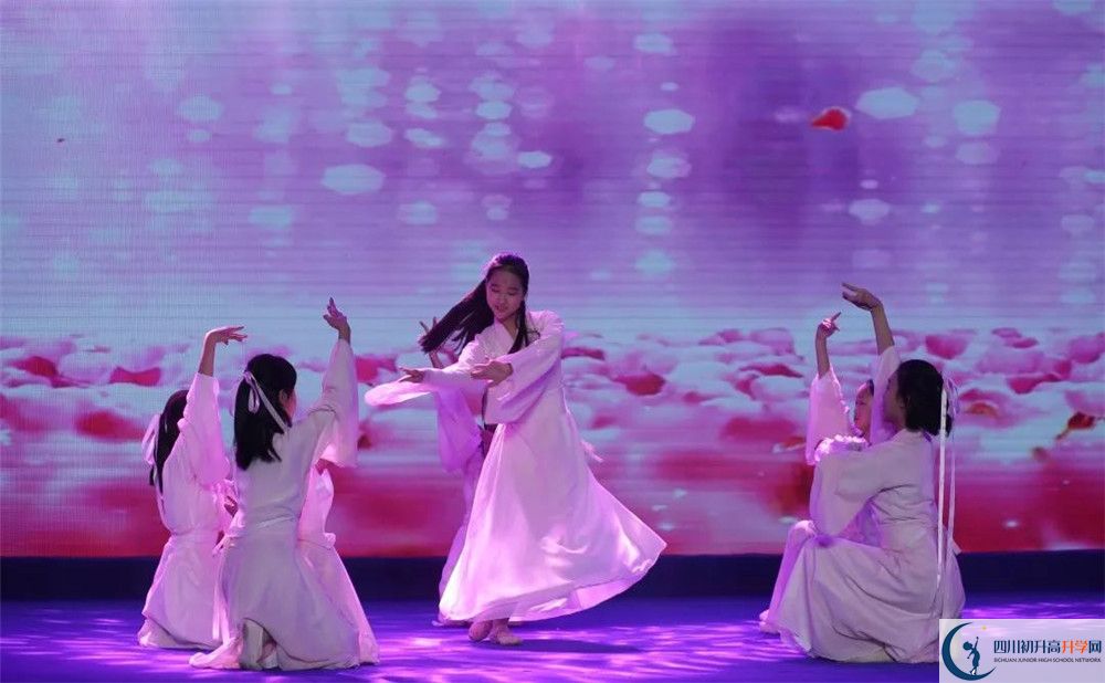北京第二外國(guó)語(yǔ)學(xué)院成都附屬中學(xué)實(shí)驗(yàn)班人數(shù)是多少？