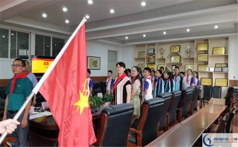 成都三十六中是重點(diǎn)中學(xué)嗎？