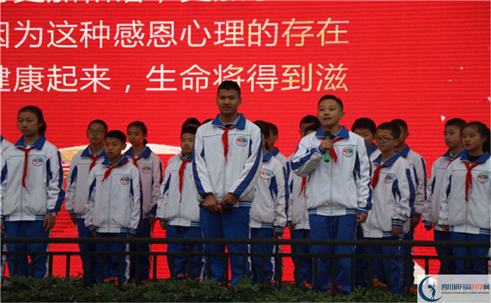 成都七中萬達學校是私立收費嗎？