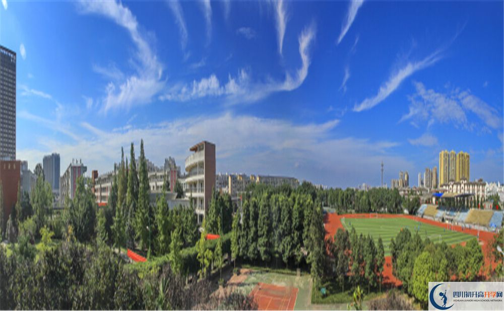 成都市龍泉中學(xué)實驗班人數(shù)是多少？