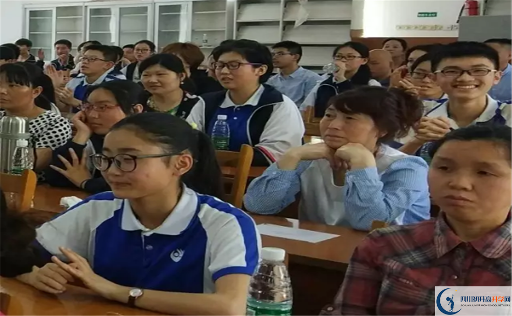 郫縣三中是私立收費(fèi)嗎？
