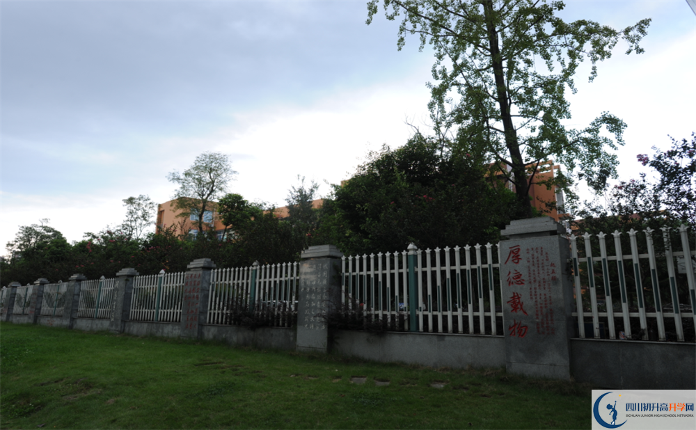 溫江中學(xué)實(shí)驗(yàn)班人數(shù)是多少？