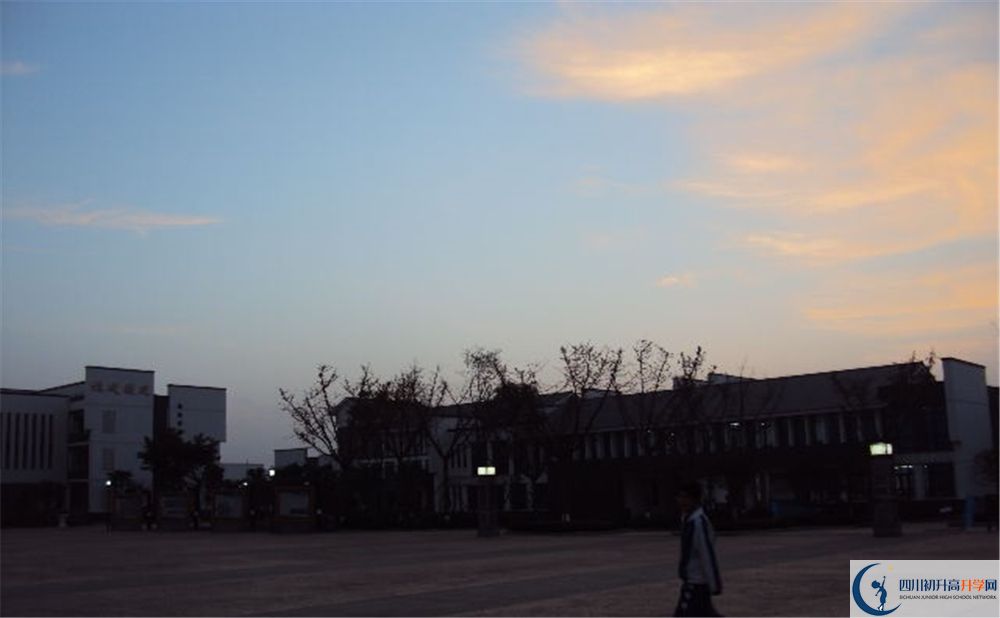 石室白馬中學(xué)高中平行班怎么樣？