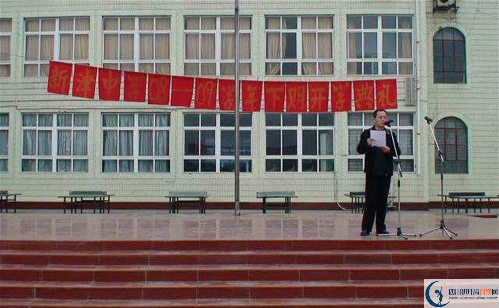 新津中學(xué)實(shí)驗(yàn)班人數(shù)是多少？