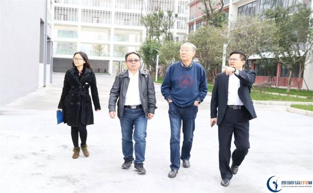 北二外成都附屬中學高中分班考試難嗎？
