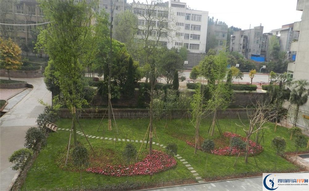 竹篙中學(xué)是重點中學(xué)嗎？