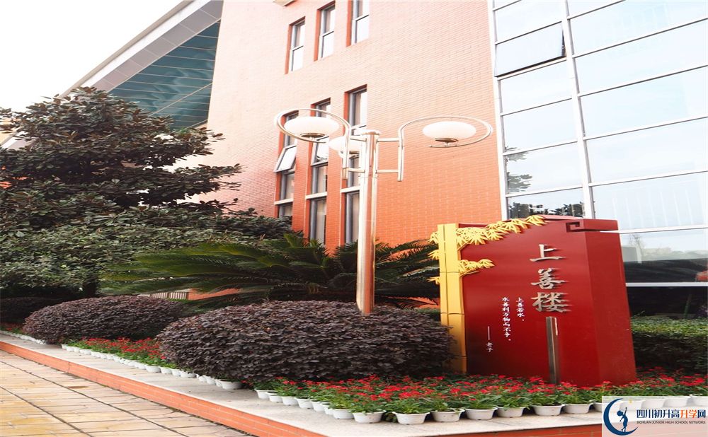 金堂中學(xué)是私立收費(fèi)嗎？