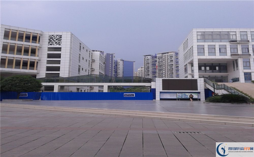 成都市第三中學(xué)高中分班考試難嗎？