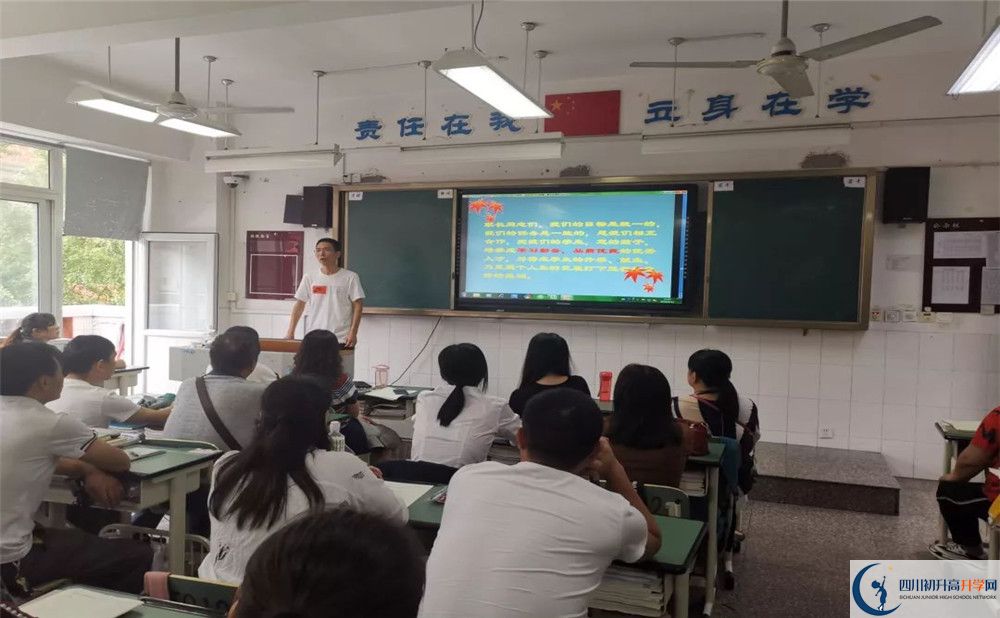 成都經(jīng)濟(jì)技術(shù)開發(fā)區(qū)實(shí)驗(yàn)中學(xué)實(shí)驗(yàn)班學(xué)費(fèi)貴嗎？