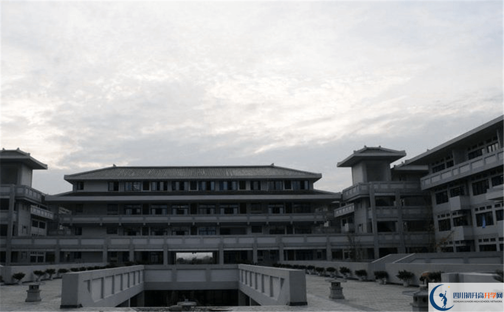 成都石室中學(xué)北湖校區(qū)與成都七中實驗學(xué)校哪一個好？