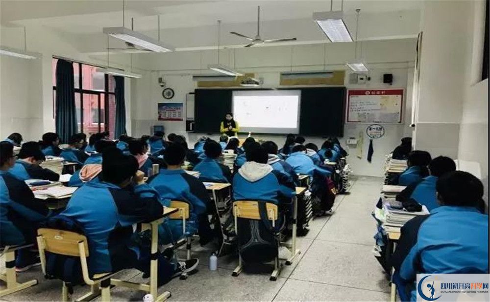 新都一中高中分班考試難嗎？