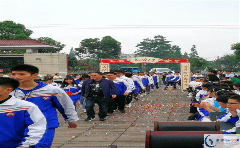 敖平中學實驗班學費貴嗎？