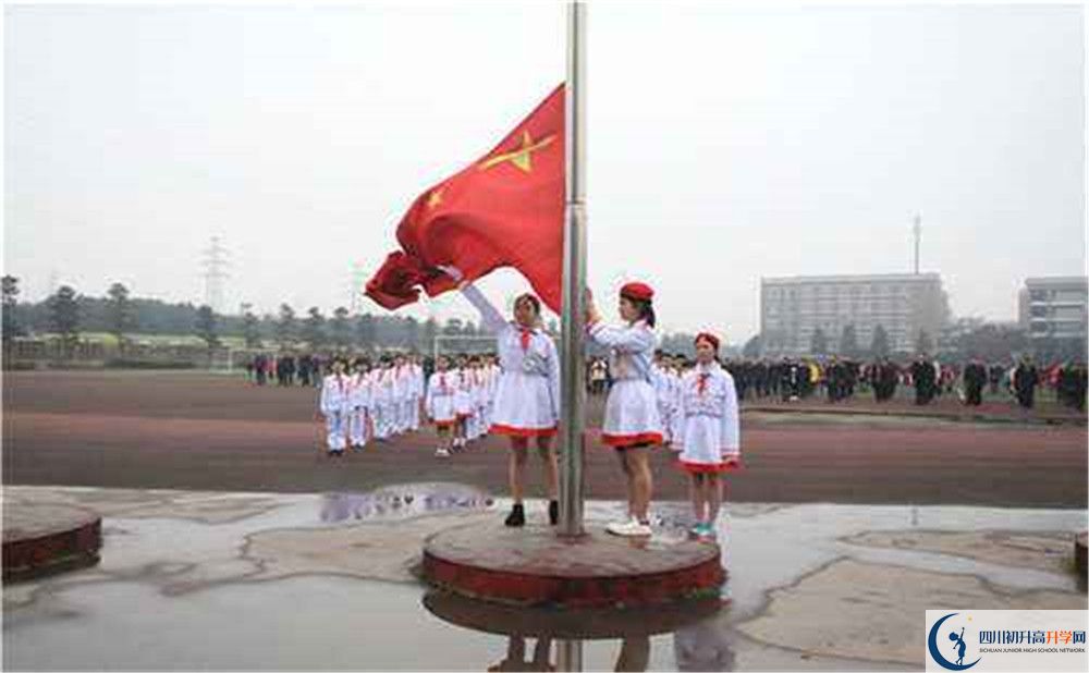 成都新津?yàn)槊鲗W(xué)校實(shí)驗(yàn)班學(xué)費(fèi)貴嗎？
