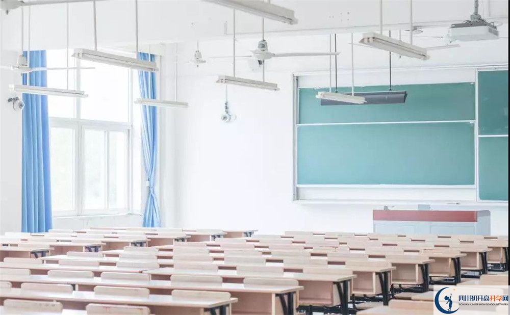 成都鐵路中學補課嗎？