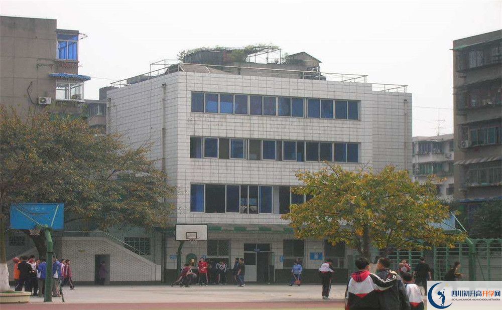 成都玉林中學(xué)在校學(xué)生總?cè)藬?shù)是多少？