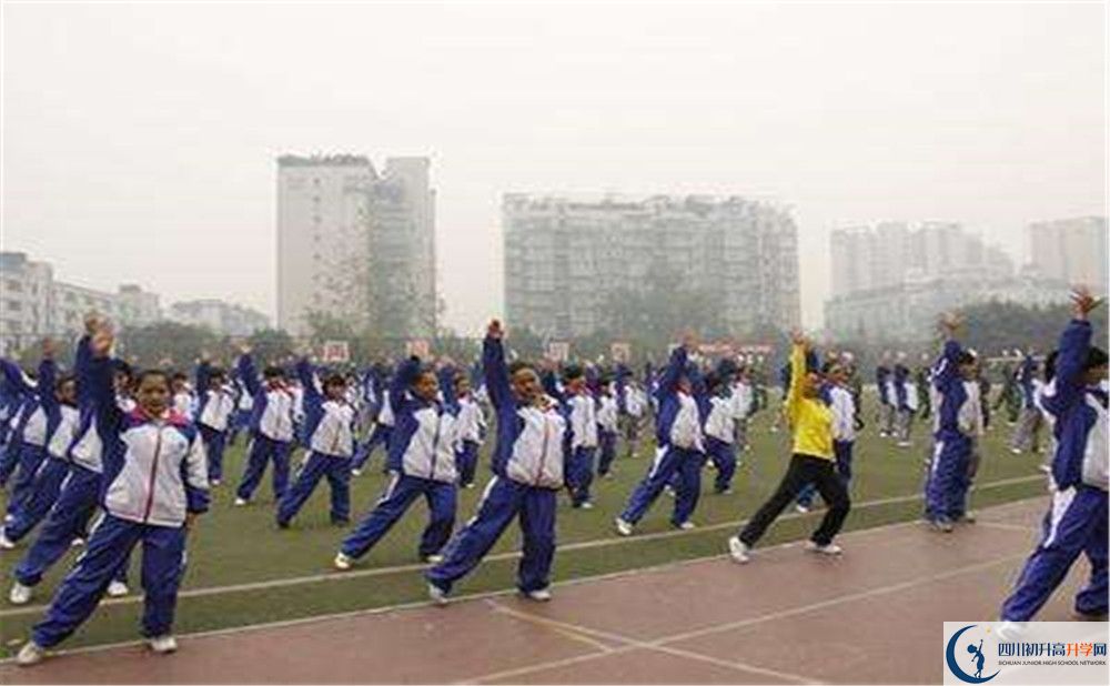 成都高新實(shí)驗(yàn)中學(xué)在校學(xué)生總?cè)藬?shù)是多少？