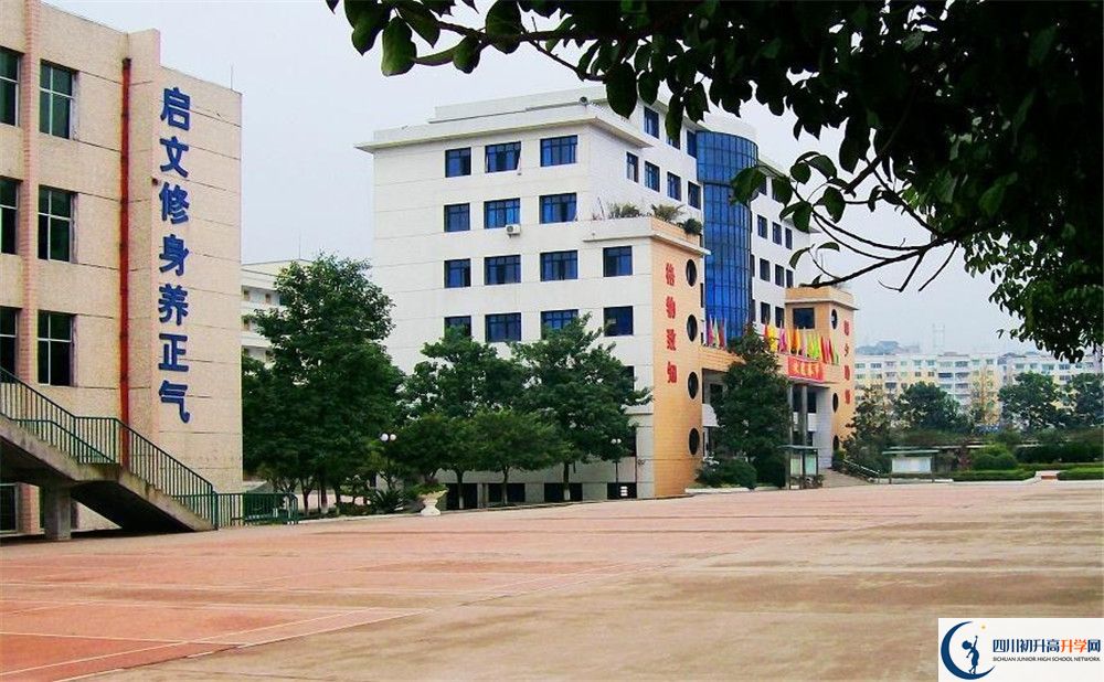 四川省鄰水中學(xué)2020年中考錄取分數(shù)是多少？