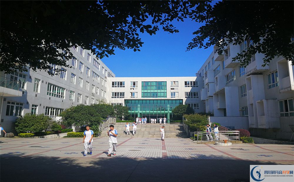 2020年成都市鐵路中學(xué)是國重嗎？
